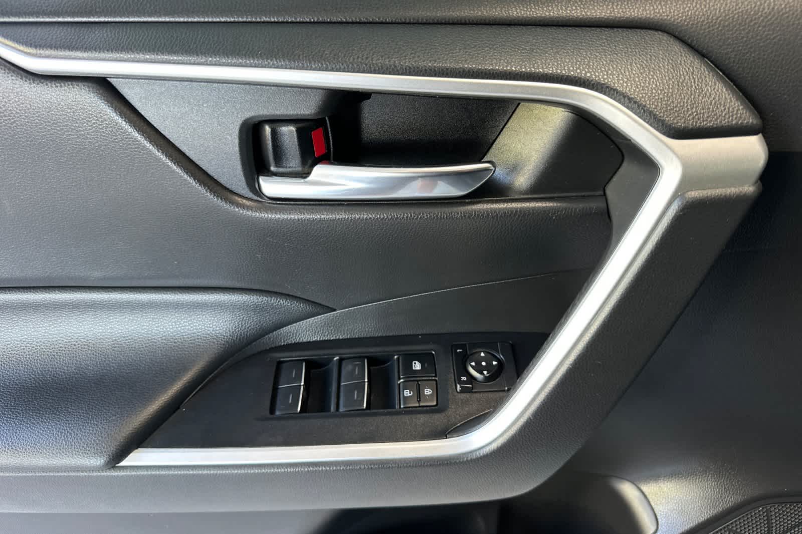 Thumbnail: 2022 Toyota RAV4 - 12