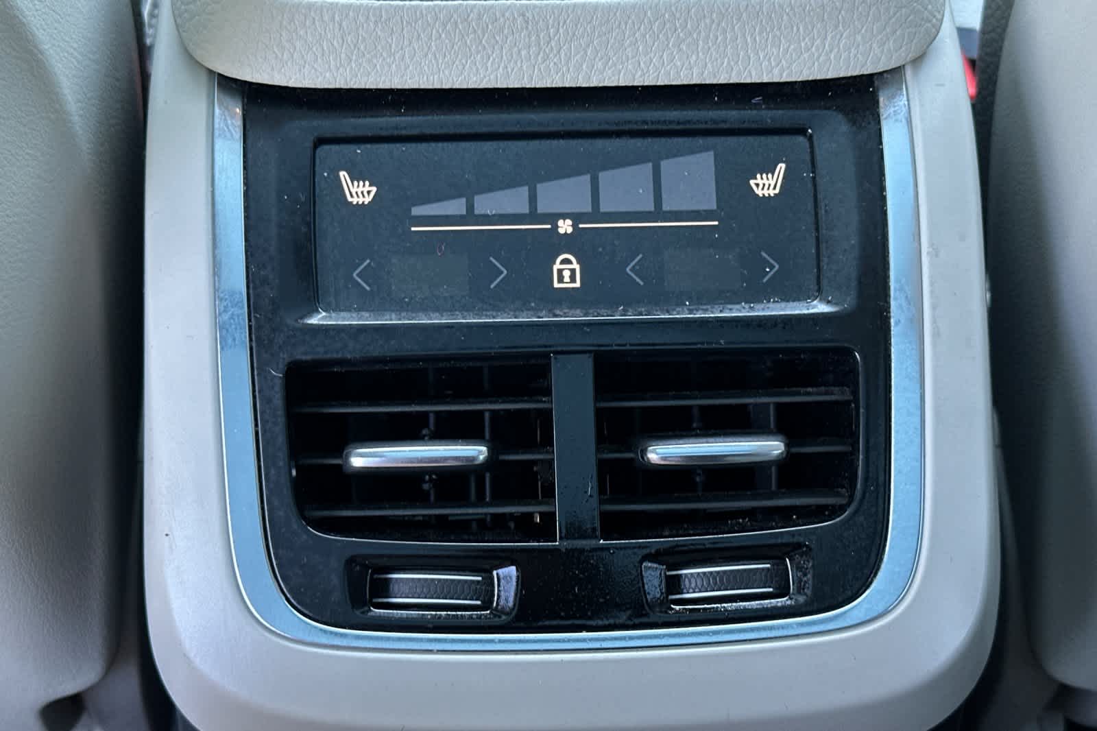 Thumbnail: 2020 Volvo XC90 - 14