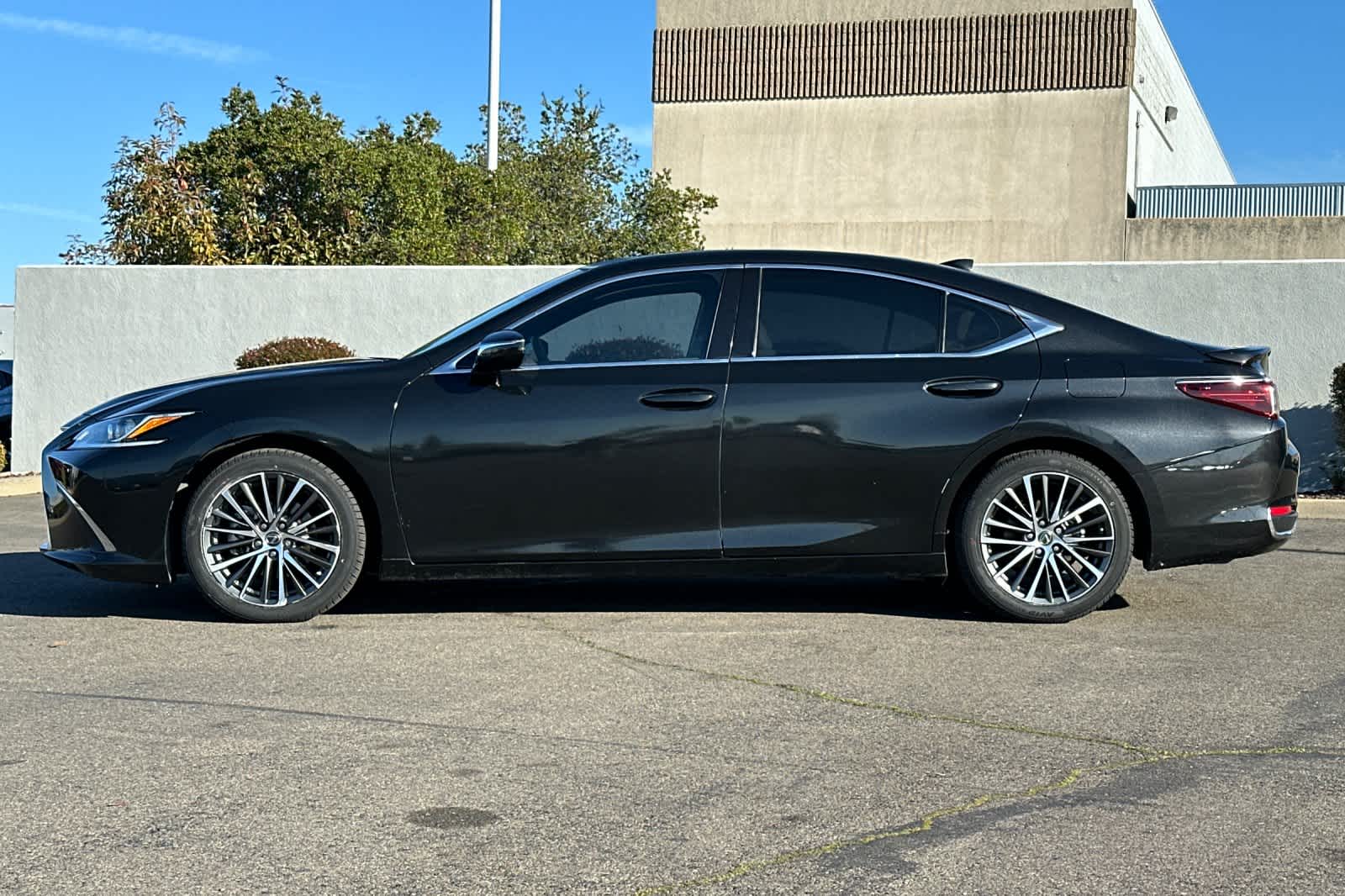 Thumbnail: 2023 Lexus ES - 9