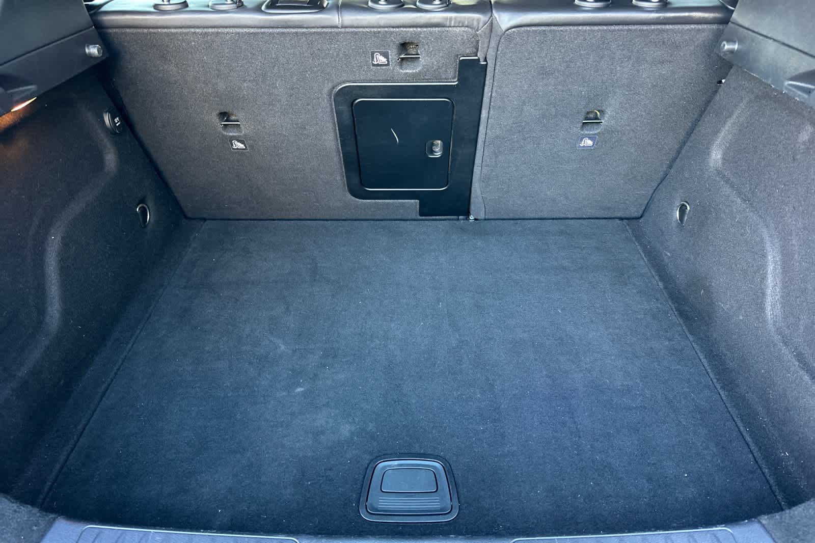 Thumbnail: 2018 INFINITI QX30 - 16