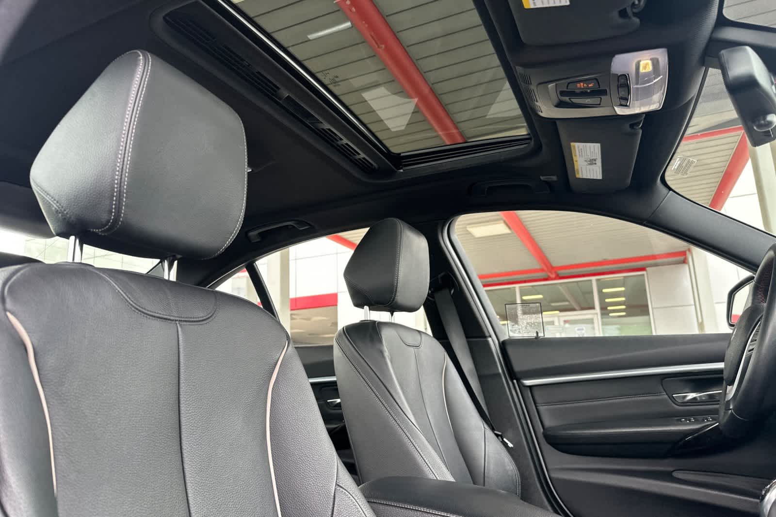 Thumbnail: 2016 BMW 3 Series - 17