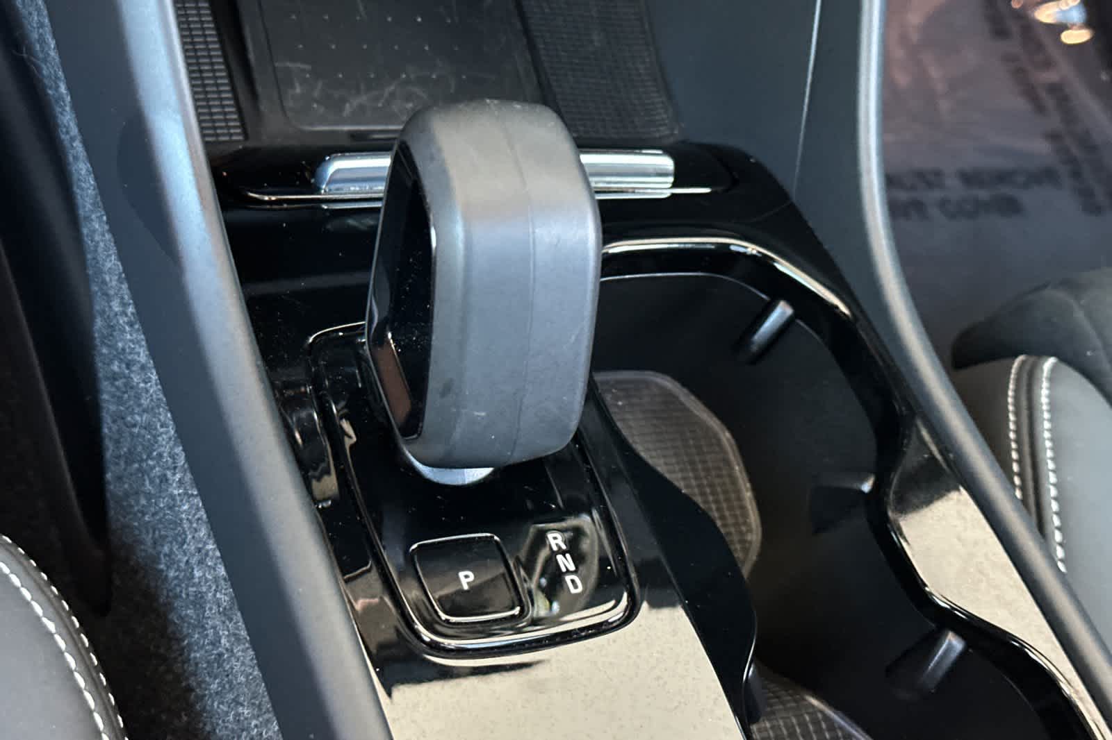 Thumbnail: 2023 Volvo XC40 - 25
