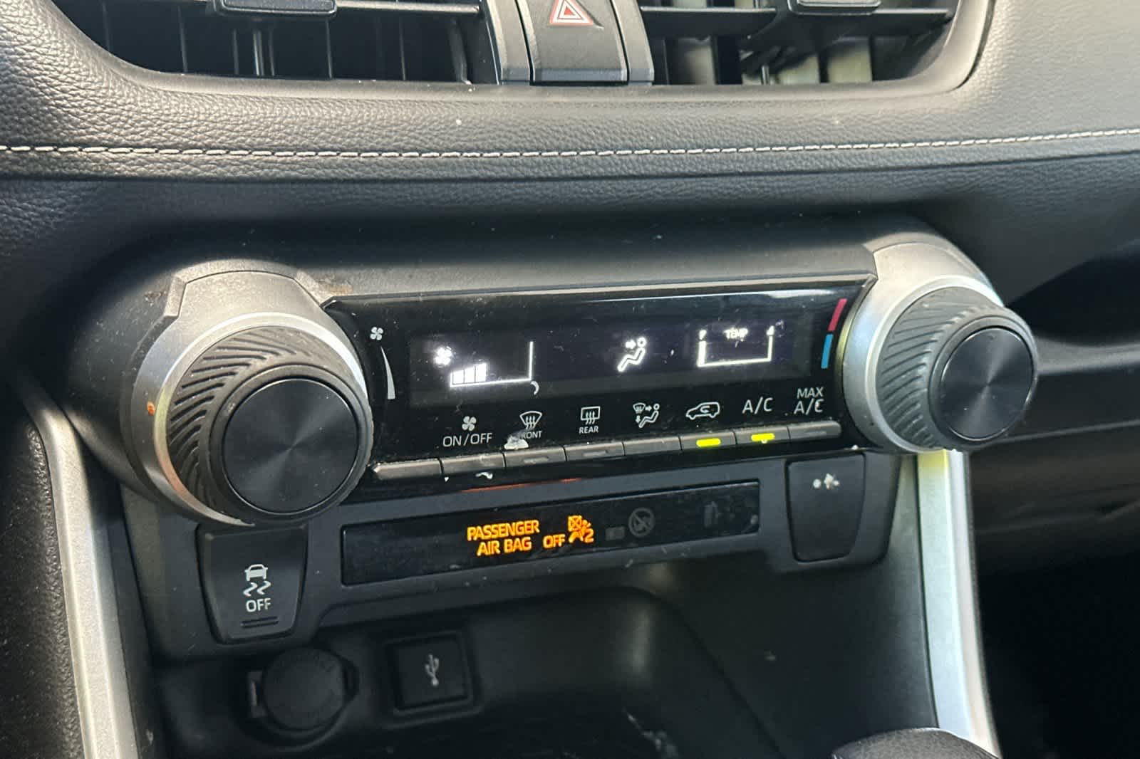 2020 Toyota RAV4 LE 21