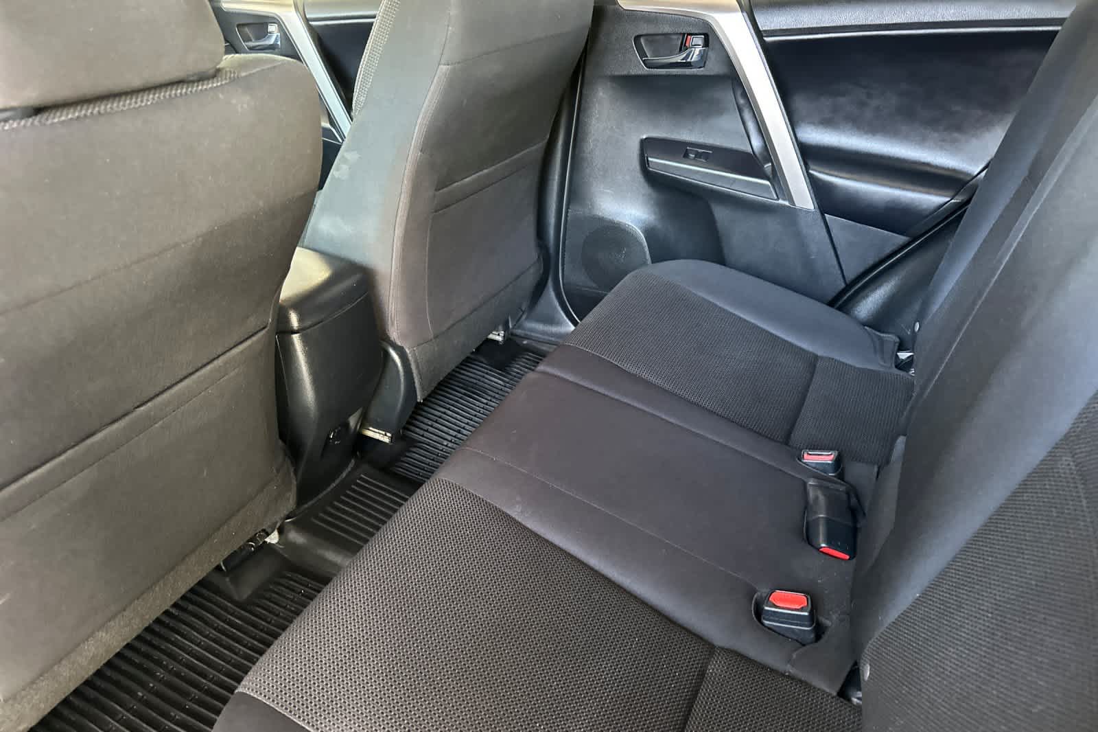 Thumbnail: 2018 Toyota RAV4 - 4