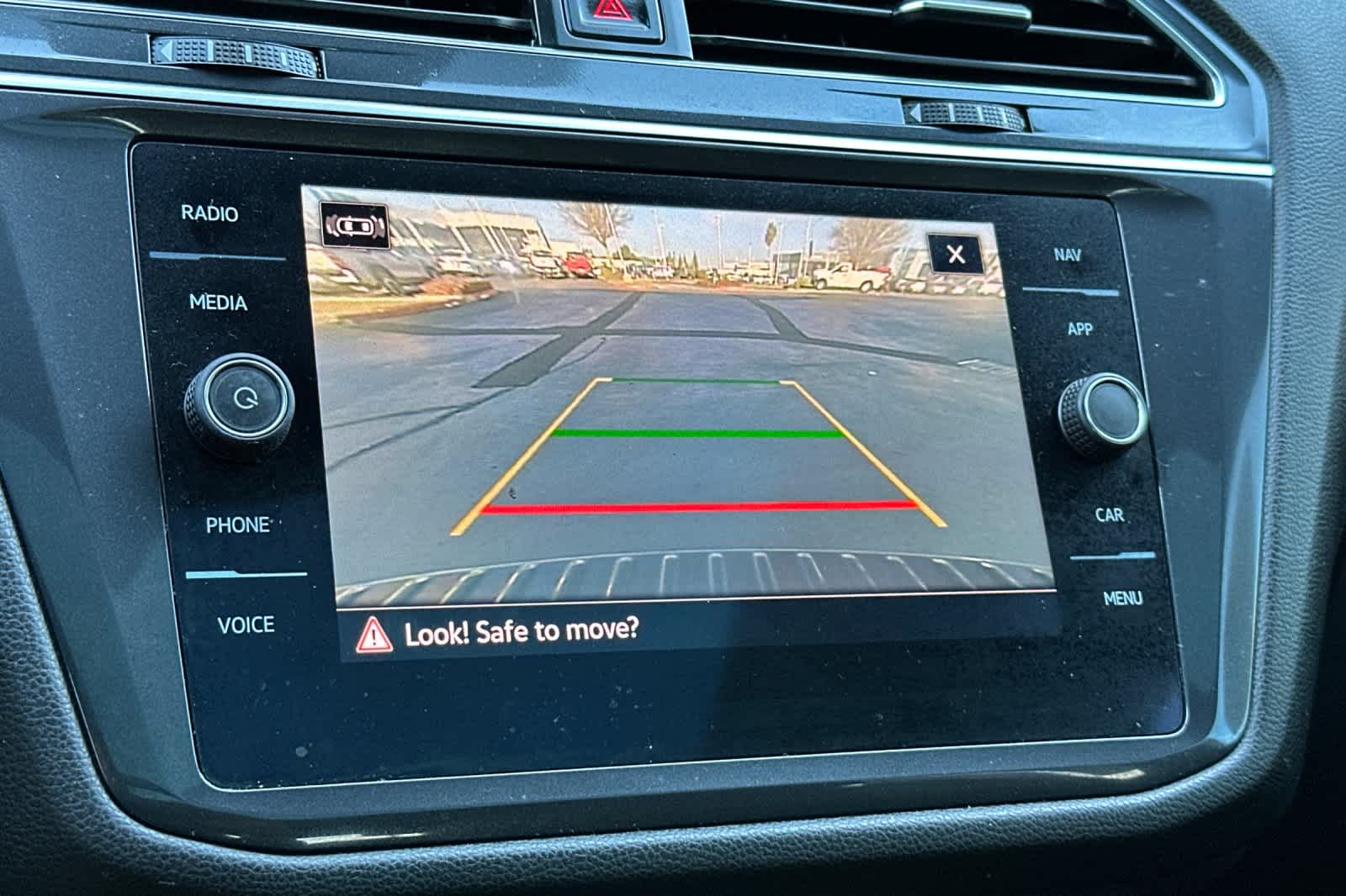 Thumbnail: 2023 Volkswagen Tiguan - 23