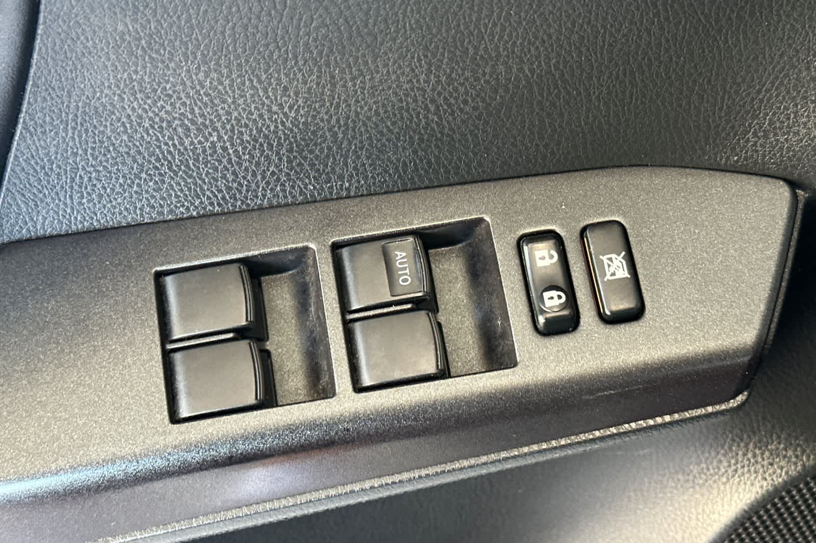 Thumbnail: 2018 Toyota RAV4 - 13