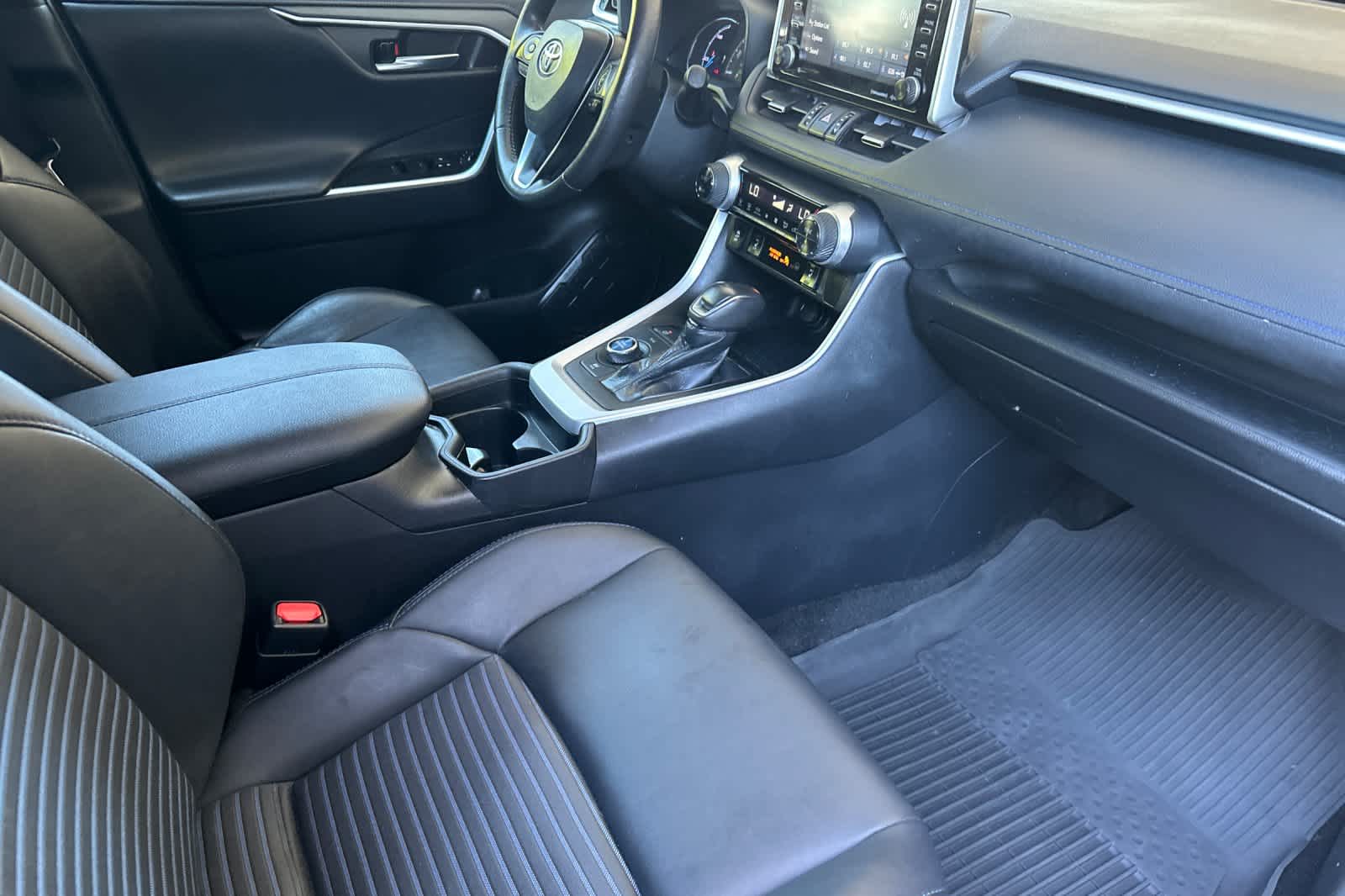Thumbnail: 2021 Toyota RAV4 - 16
