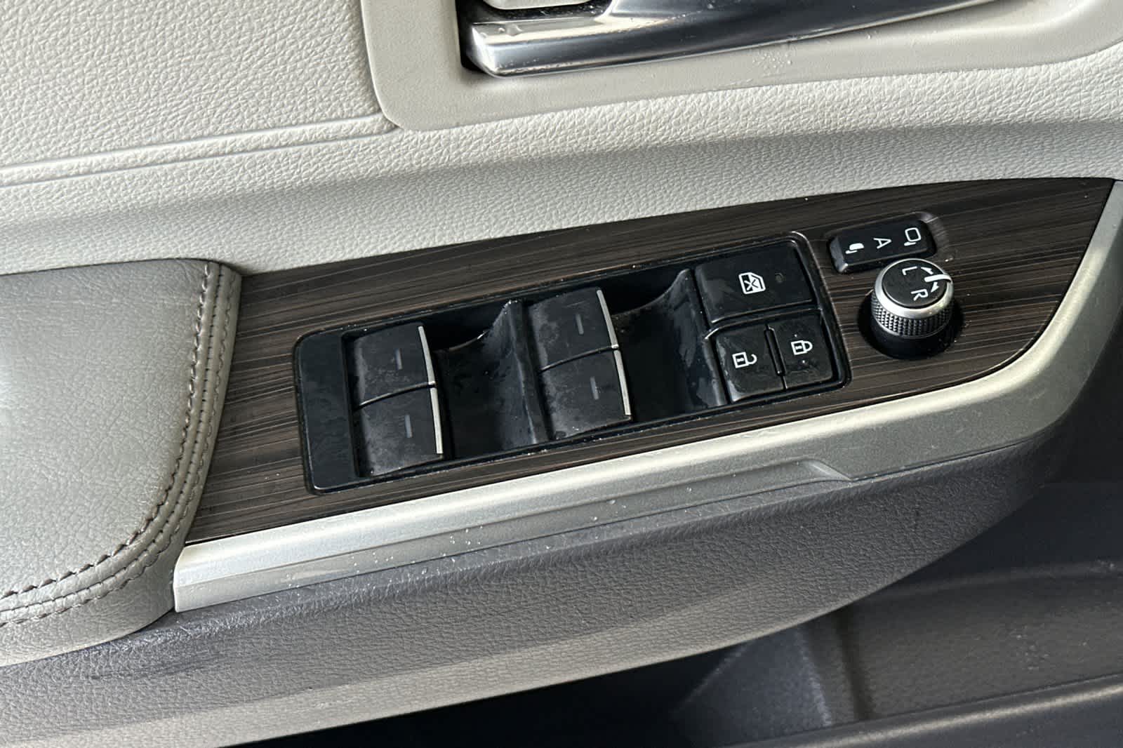 Thumbnail: 2022 Toyota Sienna - 13