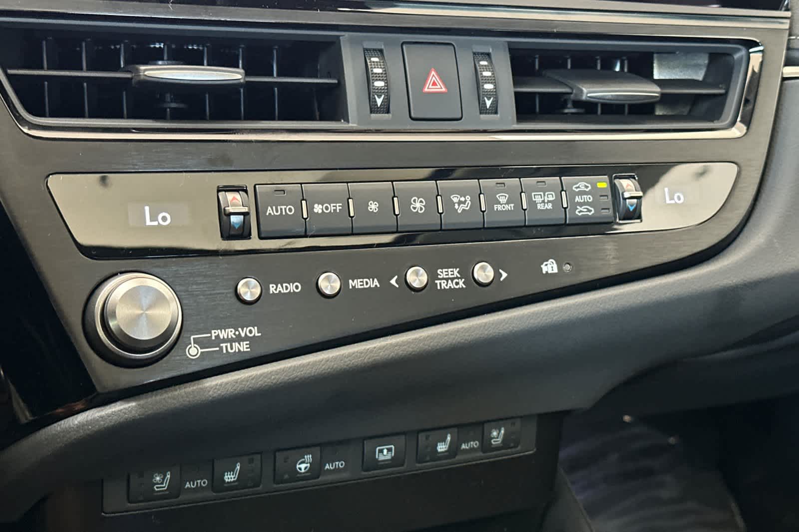 Thumbnail: 2025 Lexus ES - 22