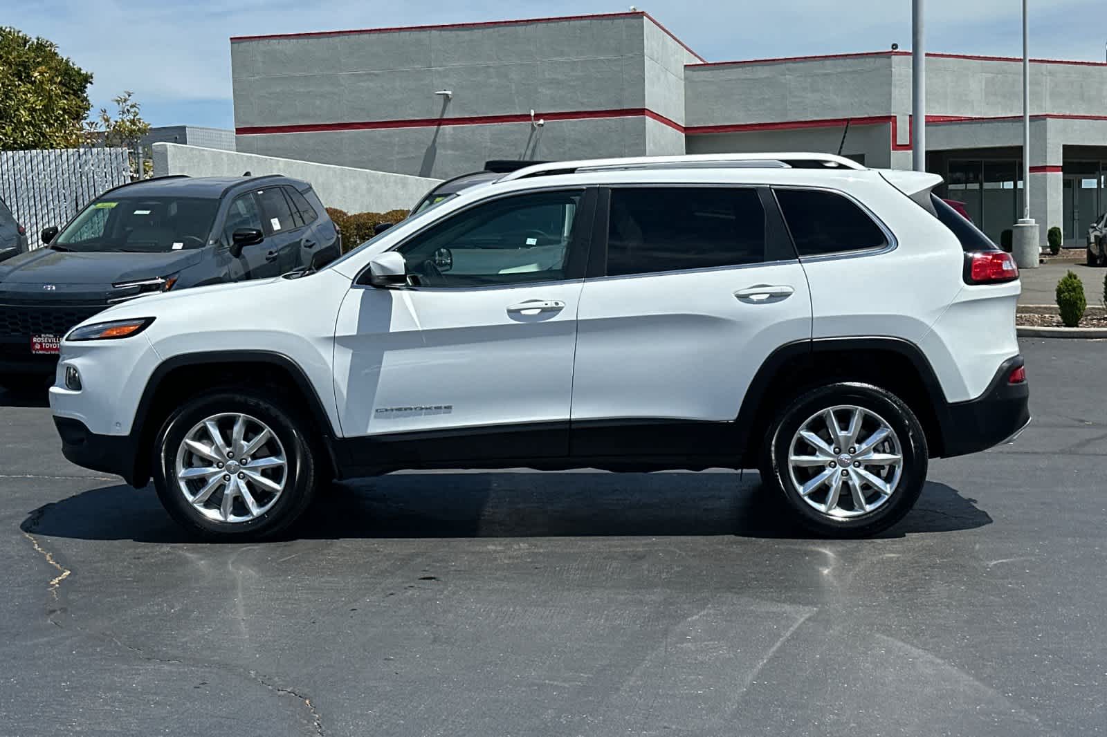 Thumbnail: 2016 Jeep Cherokee - 8