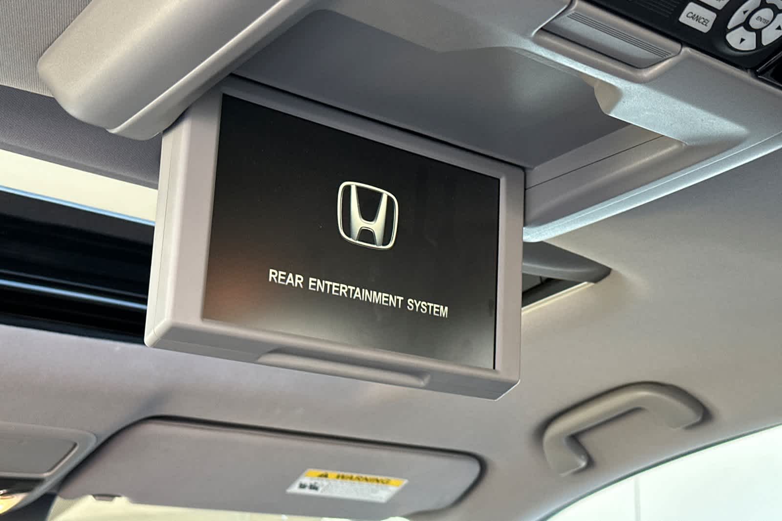Thumbnail: 2017 Honda Pilot - 16