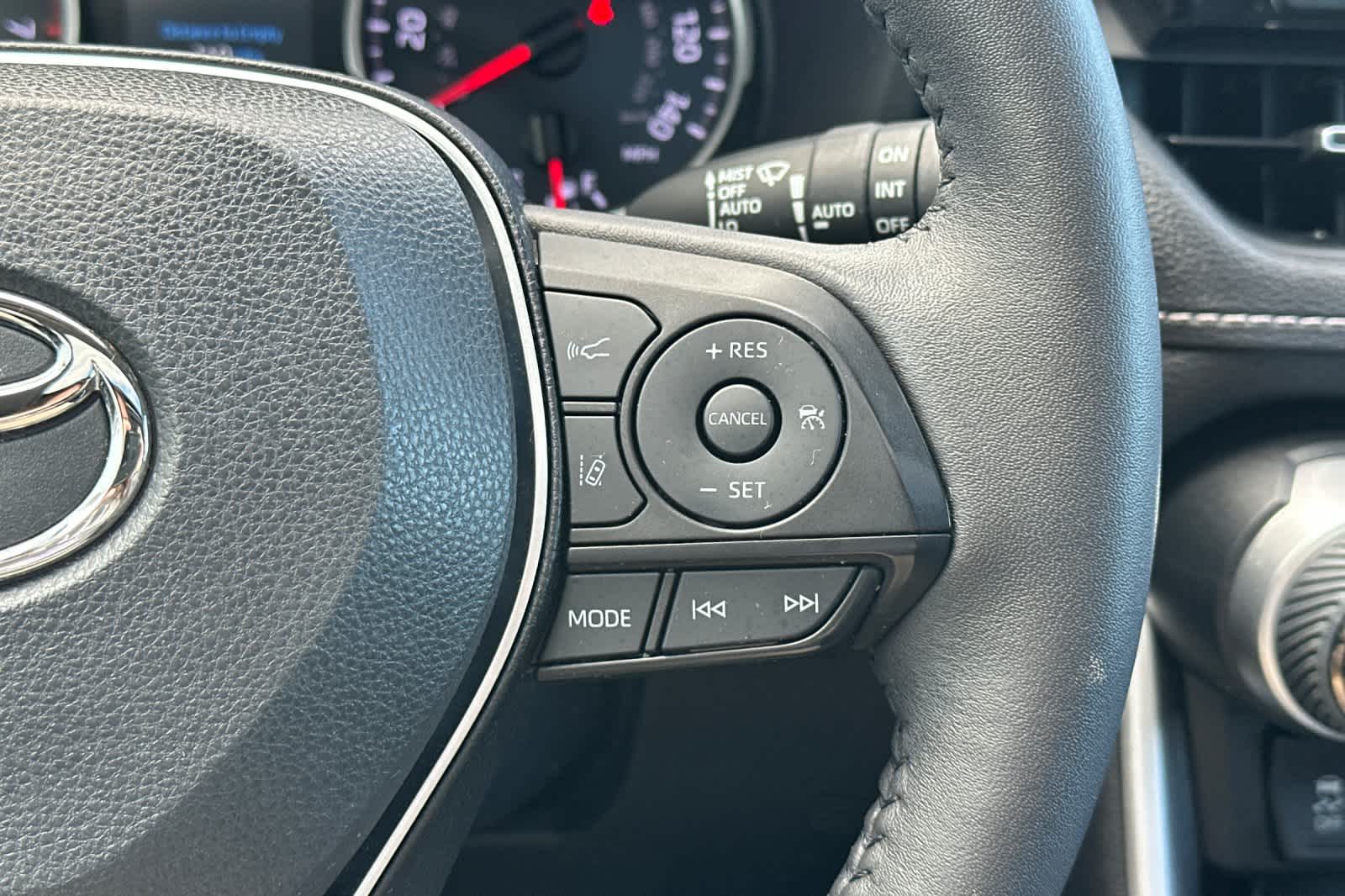 Thumbnail: 2022 Toyota RAV4 - 27