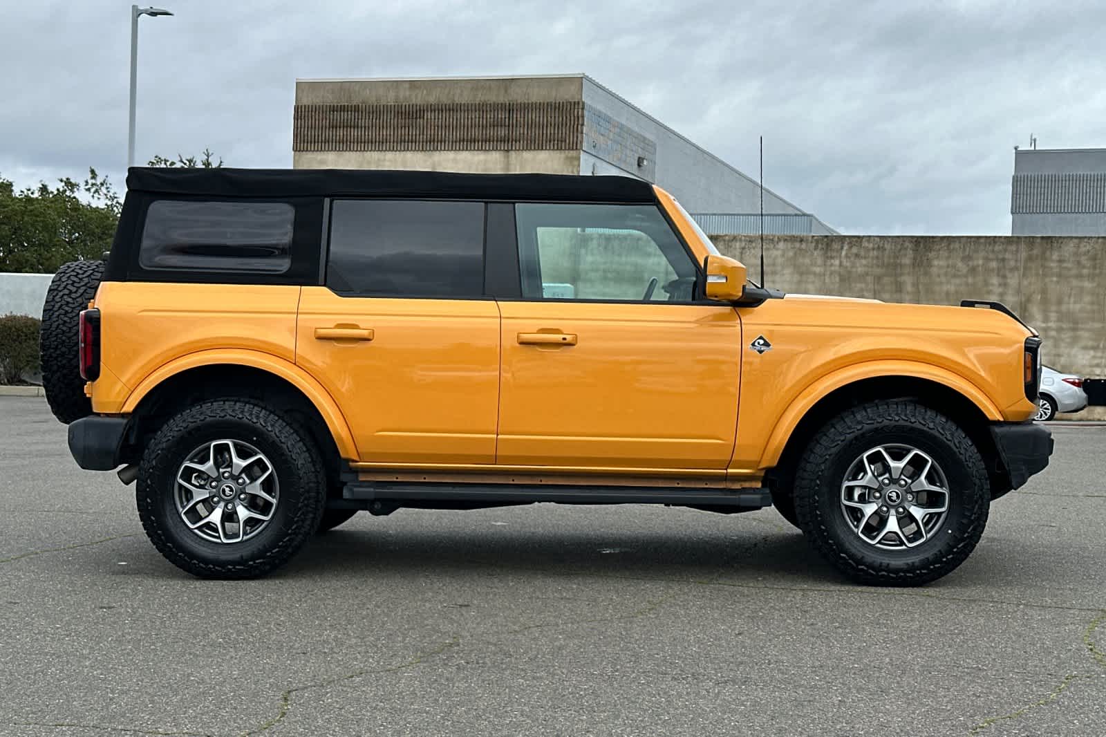 Thumbnail: 2022 Ford Bronco - 6