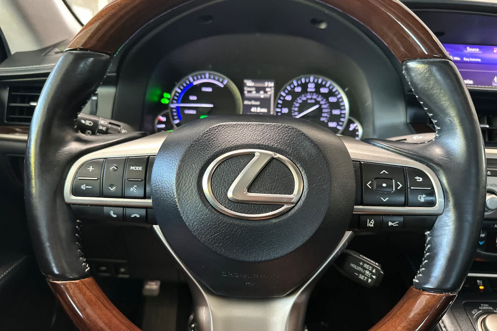 Thumbnail: 2018 Lexus ES - 24