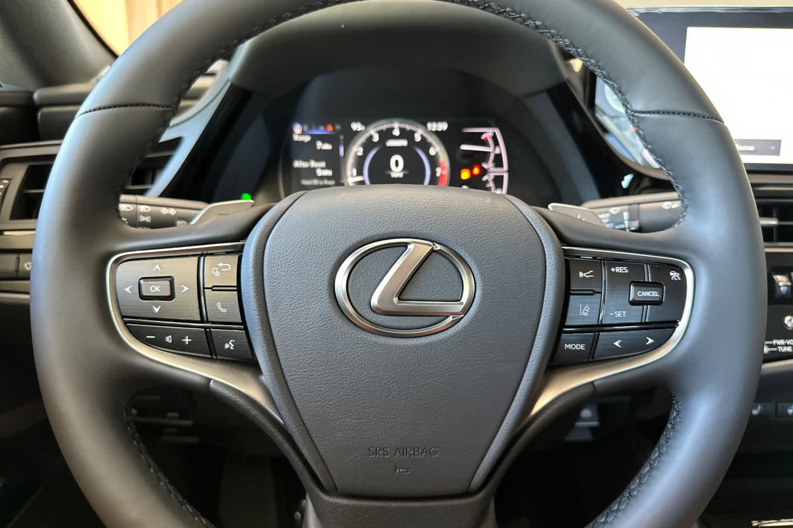 Thumbnail: 2025 Lexus ES - 24