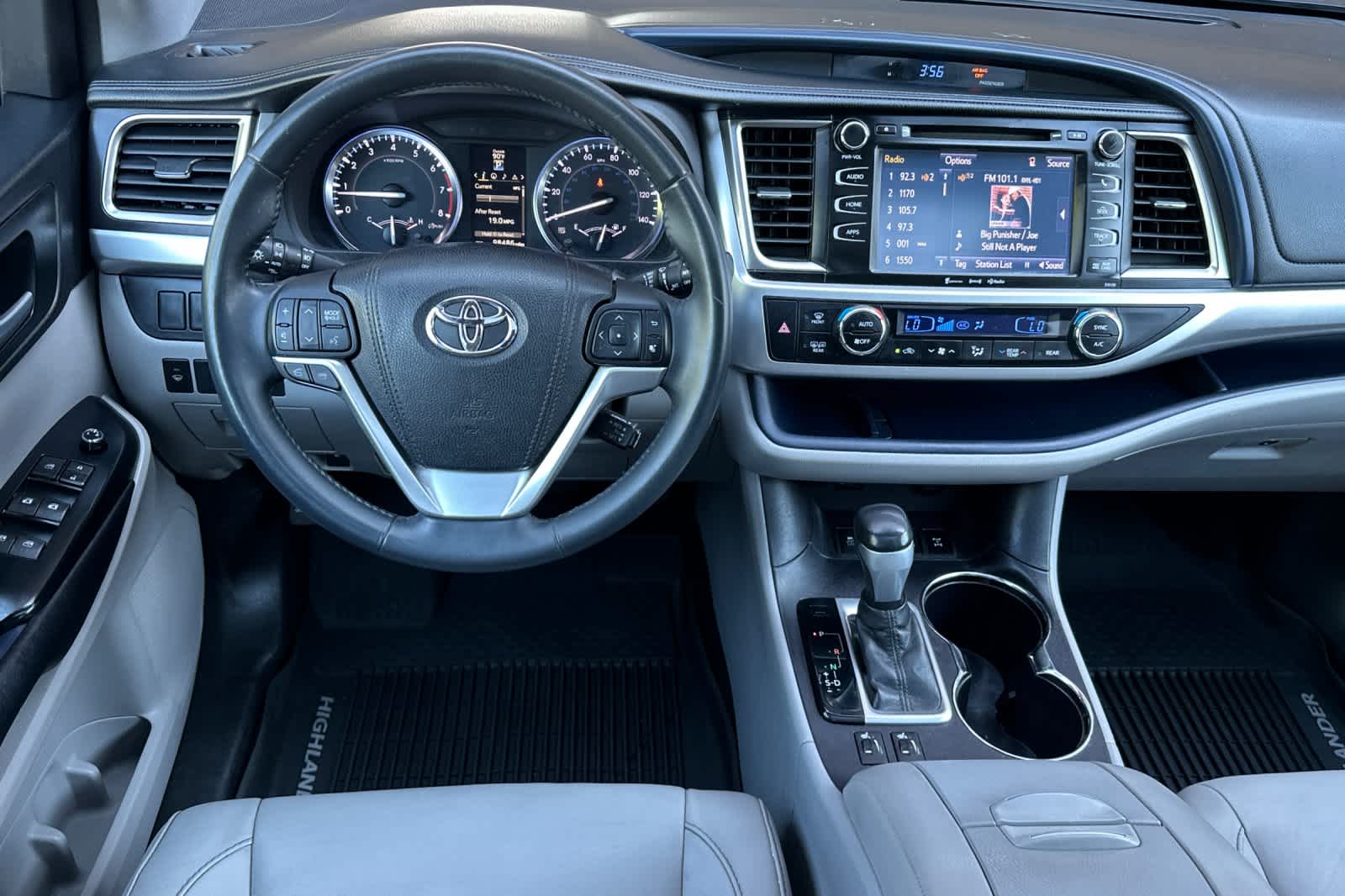 Thumbnail: 2016 Toyota Highlander - 15