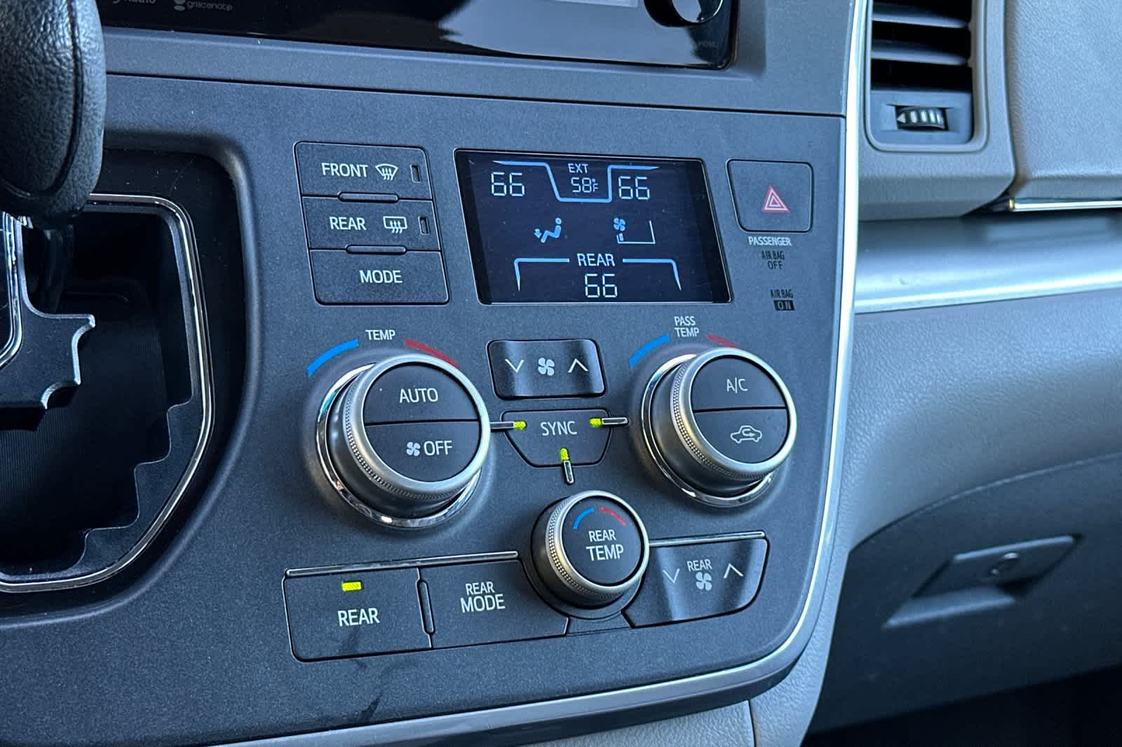 Thumbnail: 2015 Toyota Sienna - 22