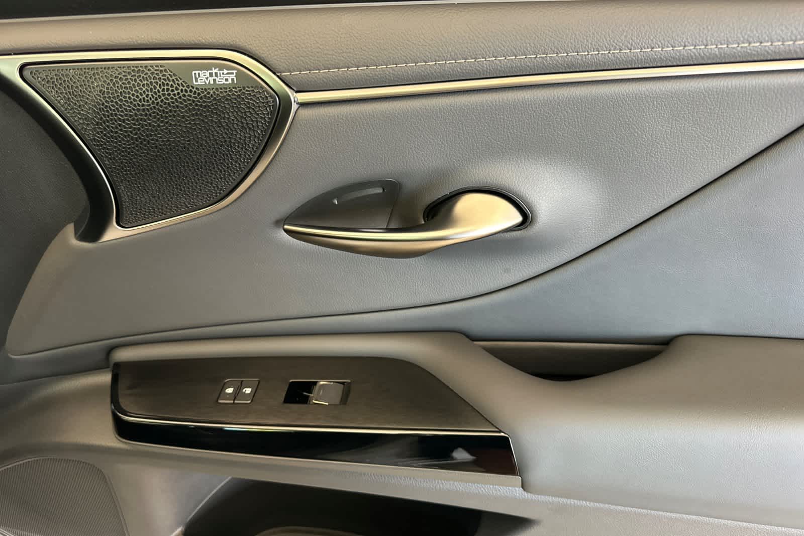 Thumbnail: 2025 Lexus ES - 18