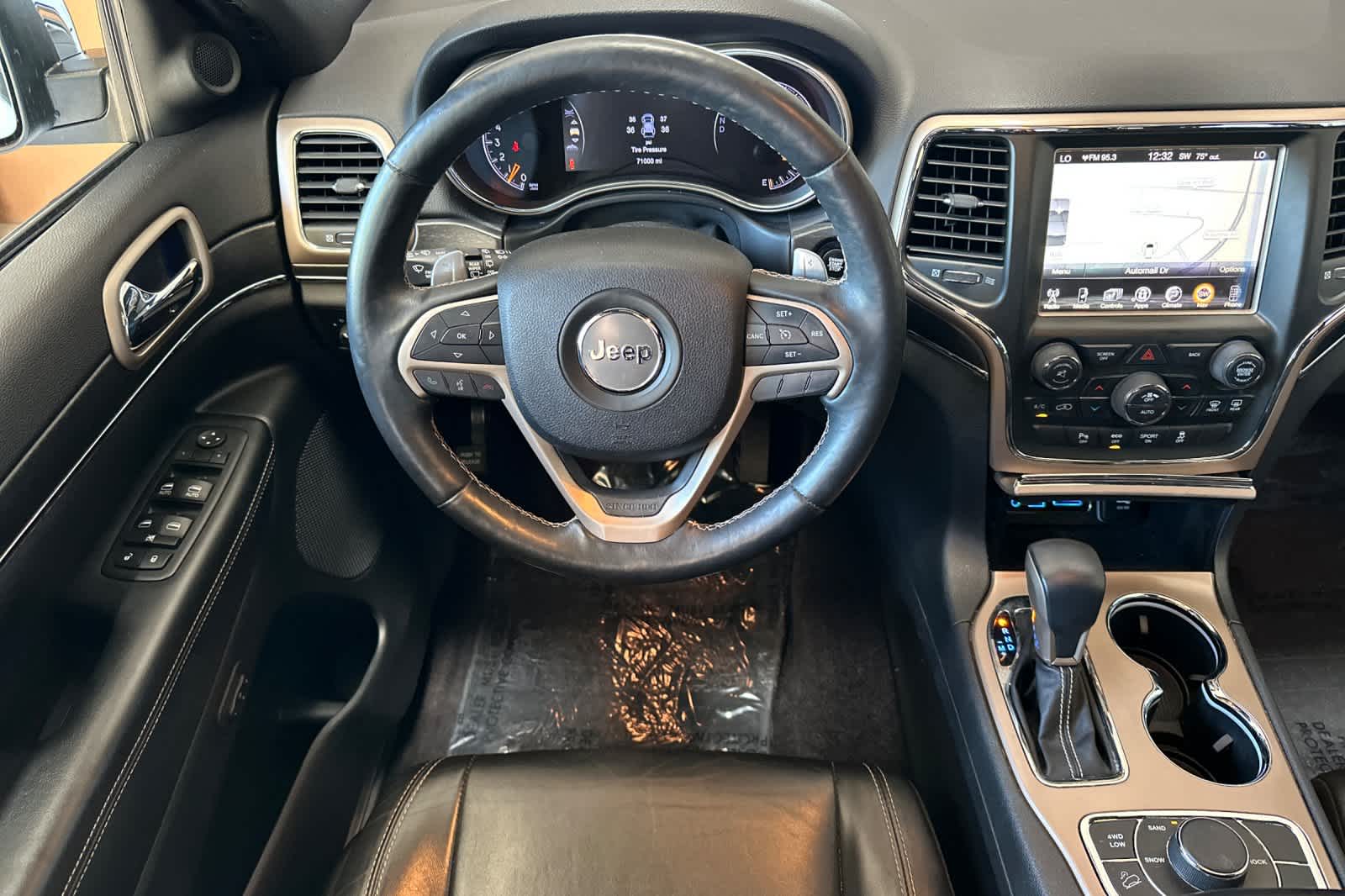Thumbnail: 2017 Jeep Grand Cherokee - 15
