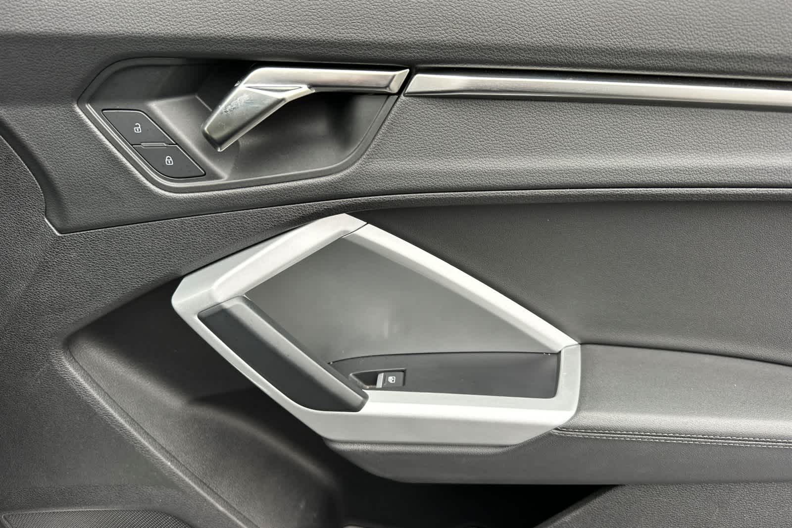 Thumbnail: 2023 Audi Q3 - 19