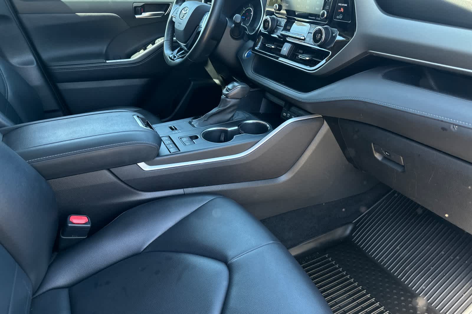Thumbnail: 2021 Toyota Highlander - 17