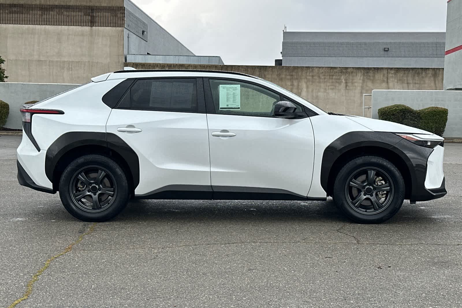 Thumbnail: 2023 Toyota bZ4X - 6