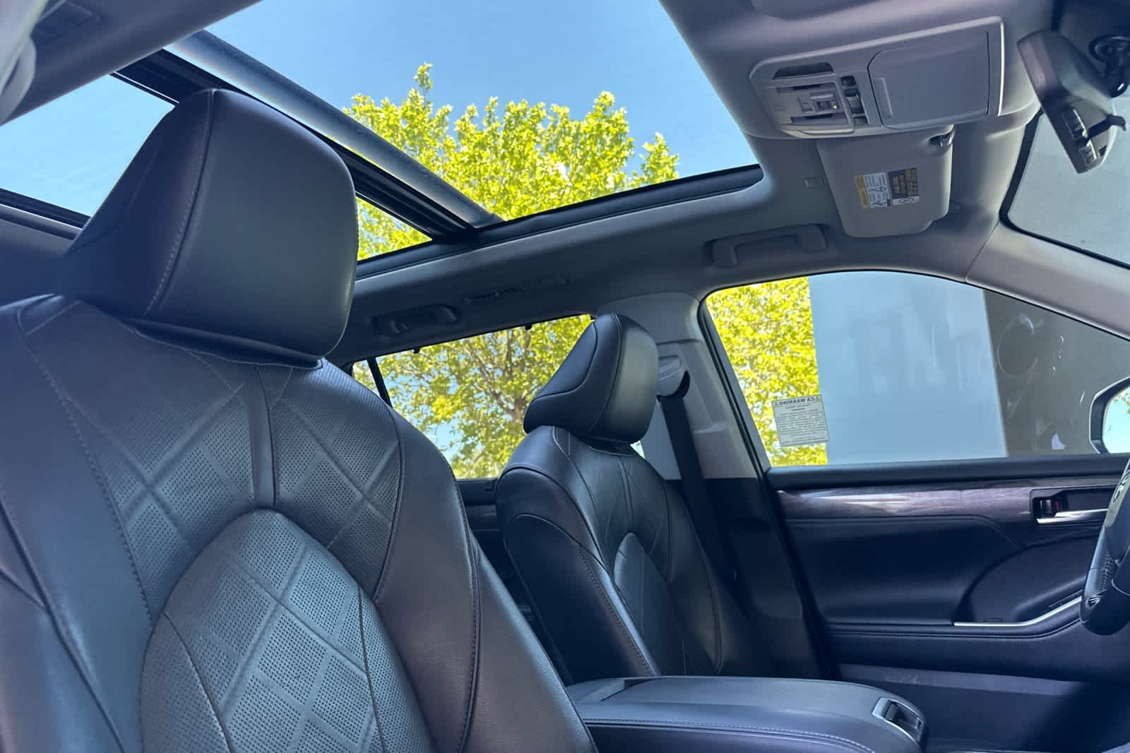 Thumbnail: 2020 Toyota Highlander - 18