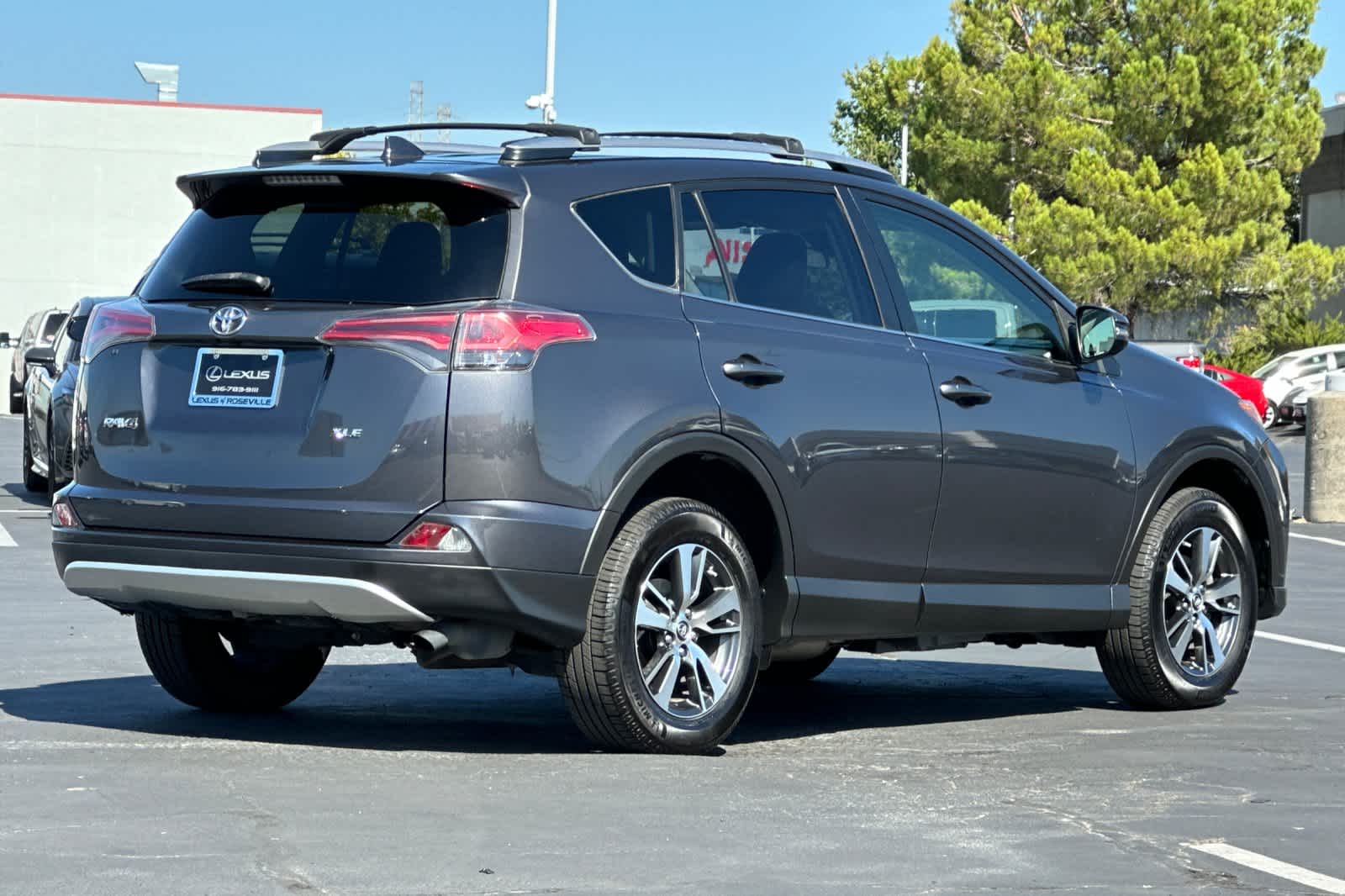 Thumbnail: 2018 Toyota RAV4 - 2