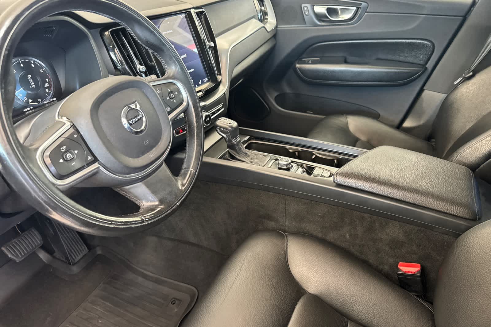 Thumbnail: 2018 Volvo XC60 - 11