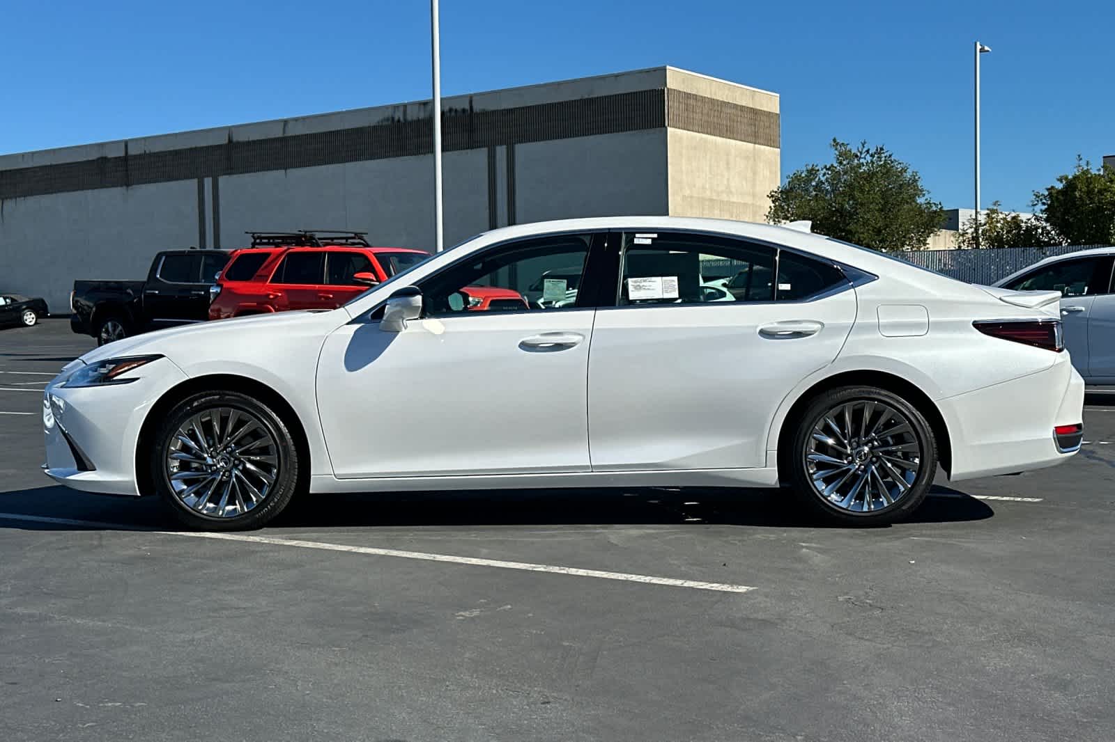 Thumbnail: 2025 Lexus ES - 9