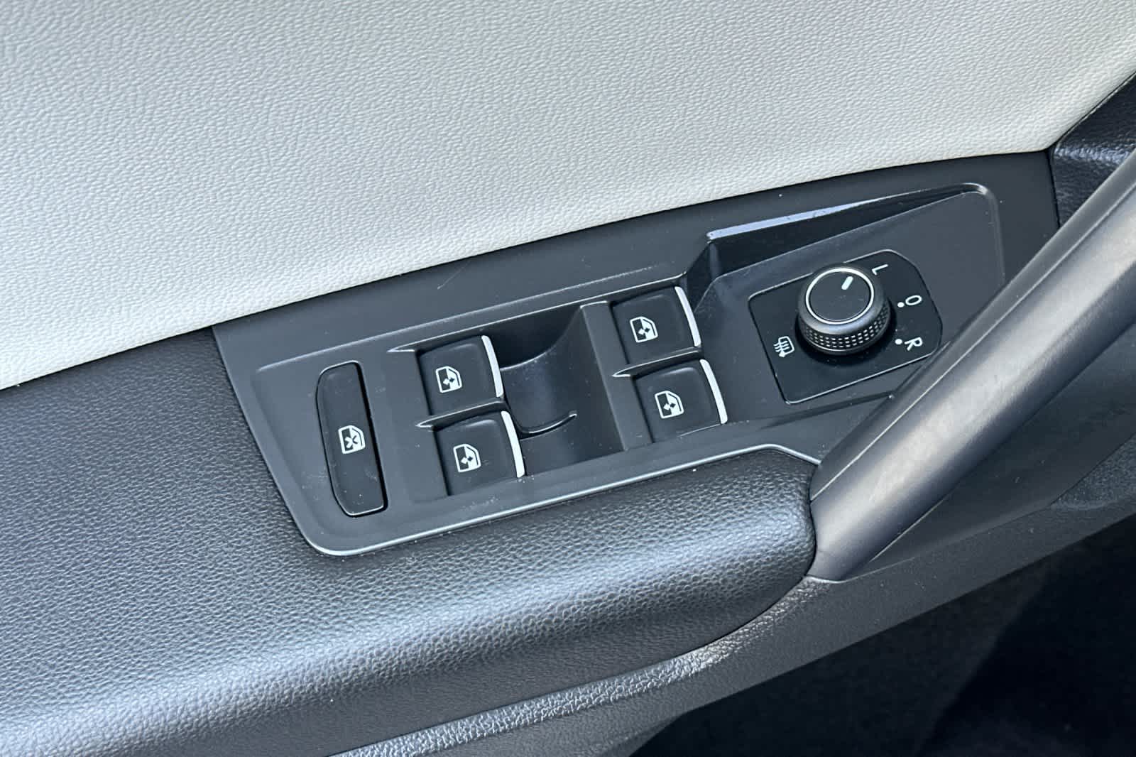 Thumbnail: 2021 Volkswagen Tiguan - 13