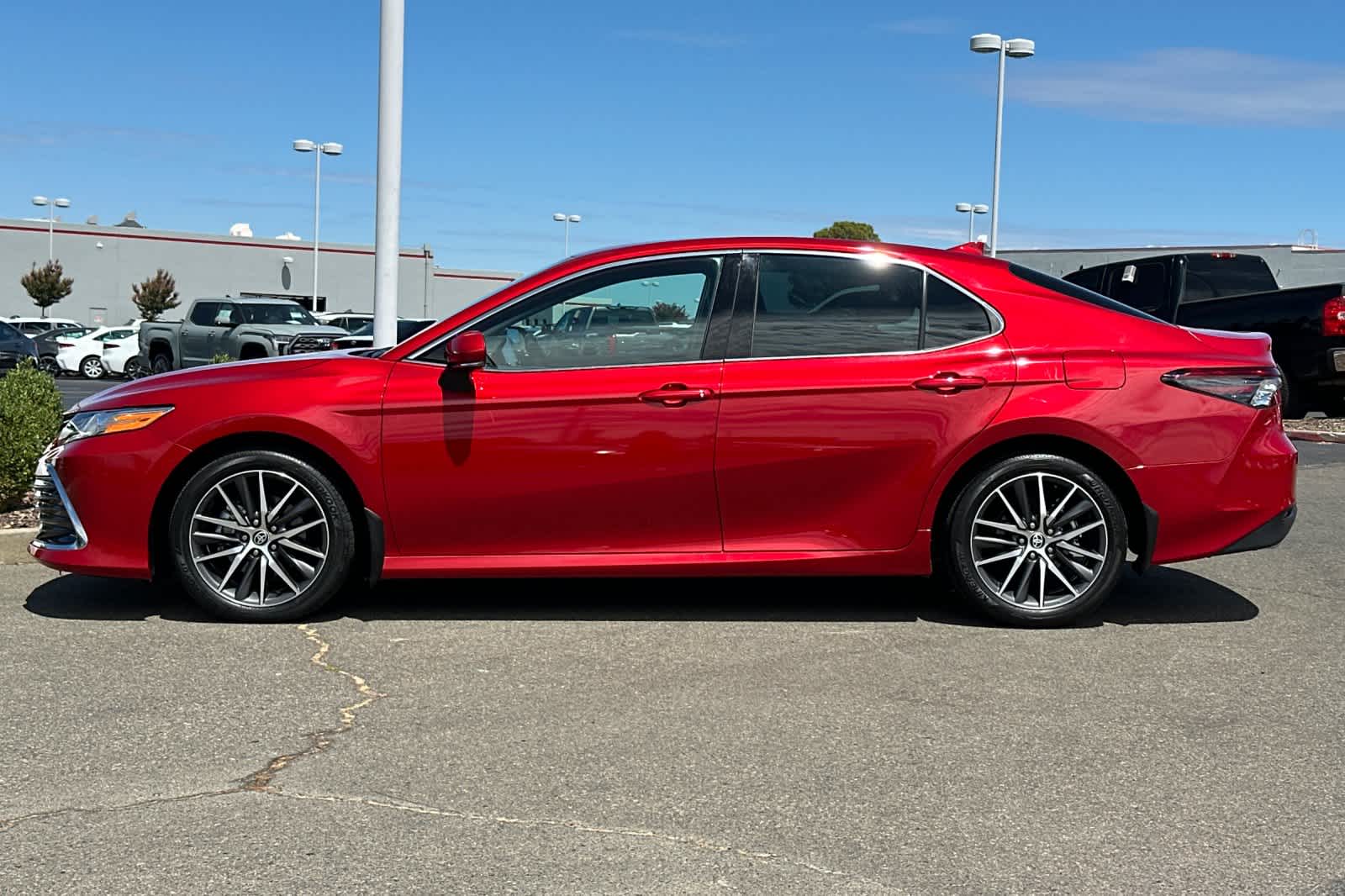 Thumbnail: 2023 Toyota Camry - 9