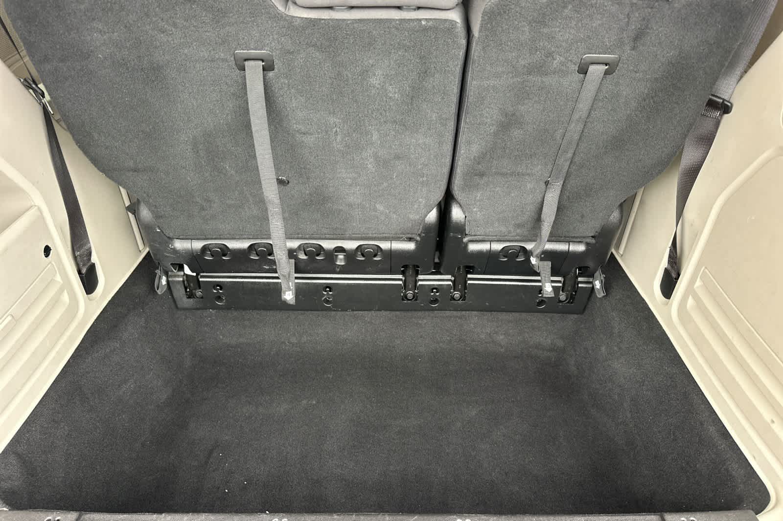 Thumbnail: 2019 Dodge Grand Caravan - 16