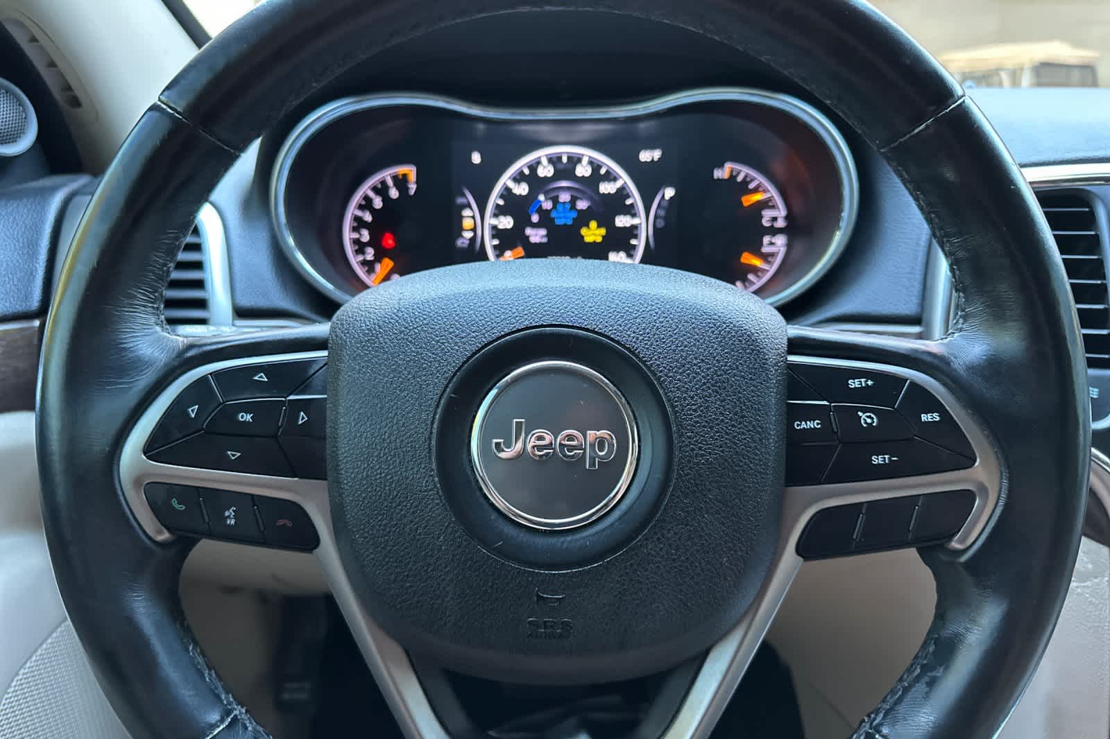 Thumbnail: 2018 Jeep Grand Cherokee - 25