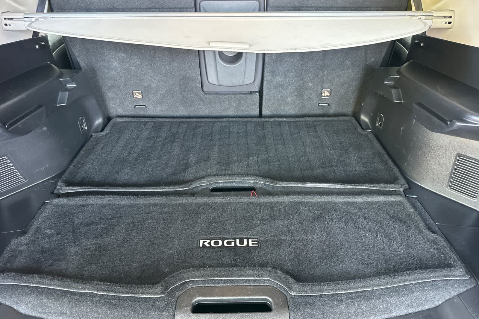 Thumbnail: 2020 Nissan Rogue - 16