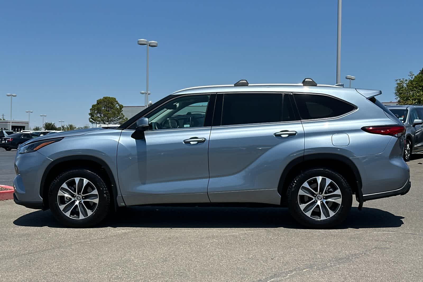 Thumbnail: 2022 Toyota Highlander - 9