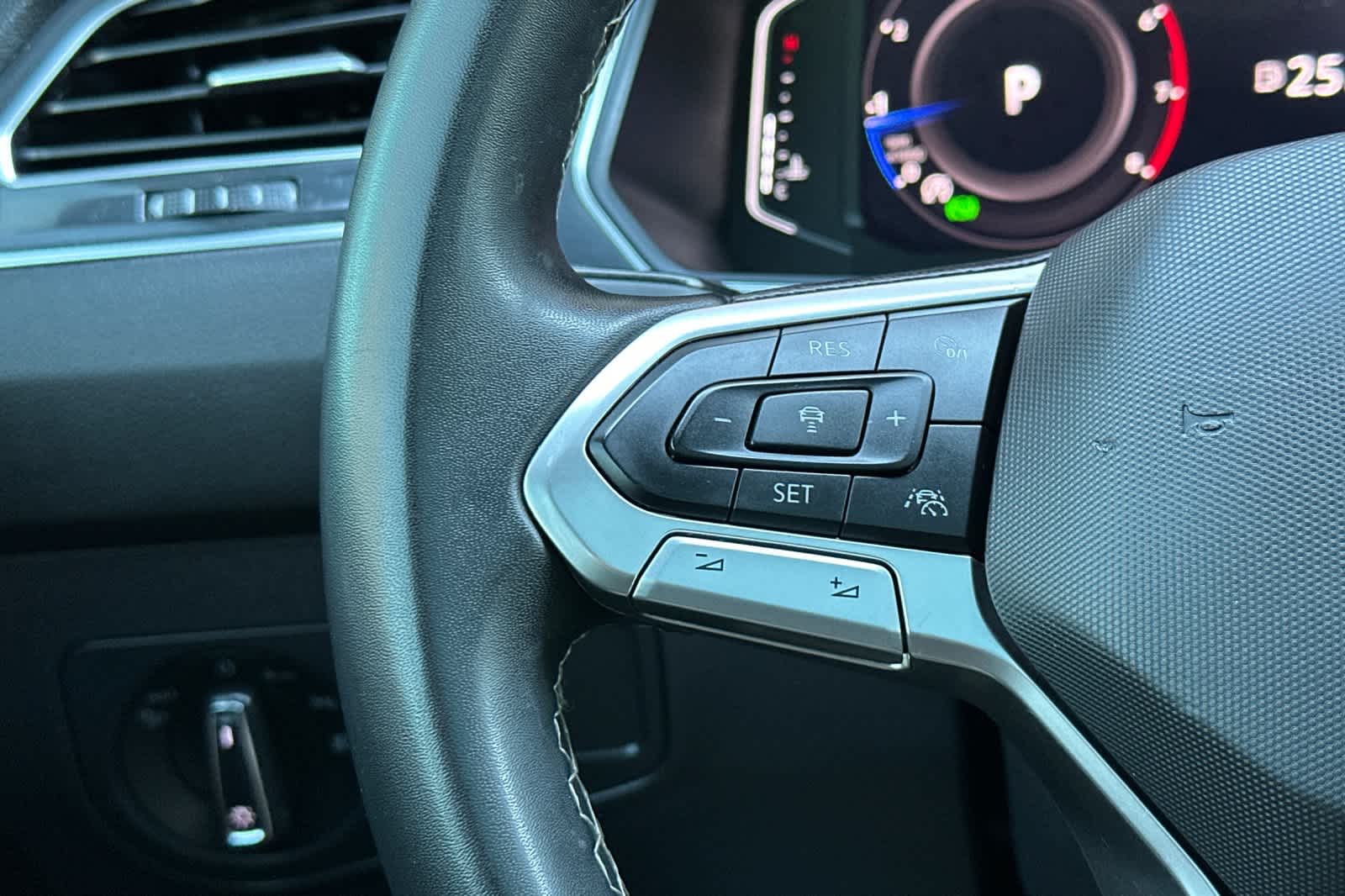 Thumbnail: 2023 Volkswagen Tiguan - 28