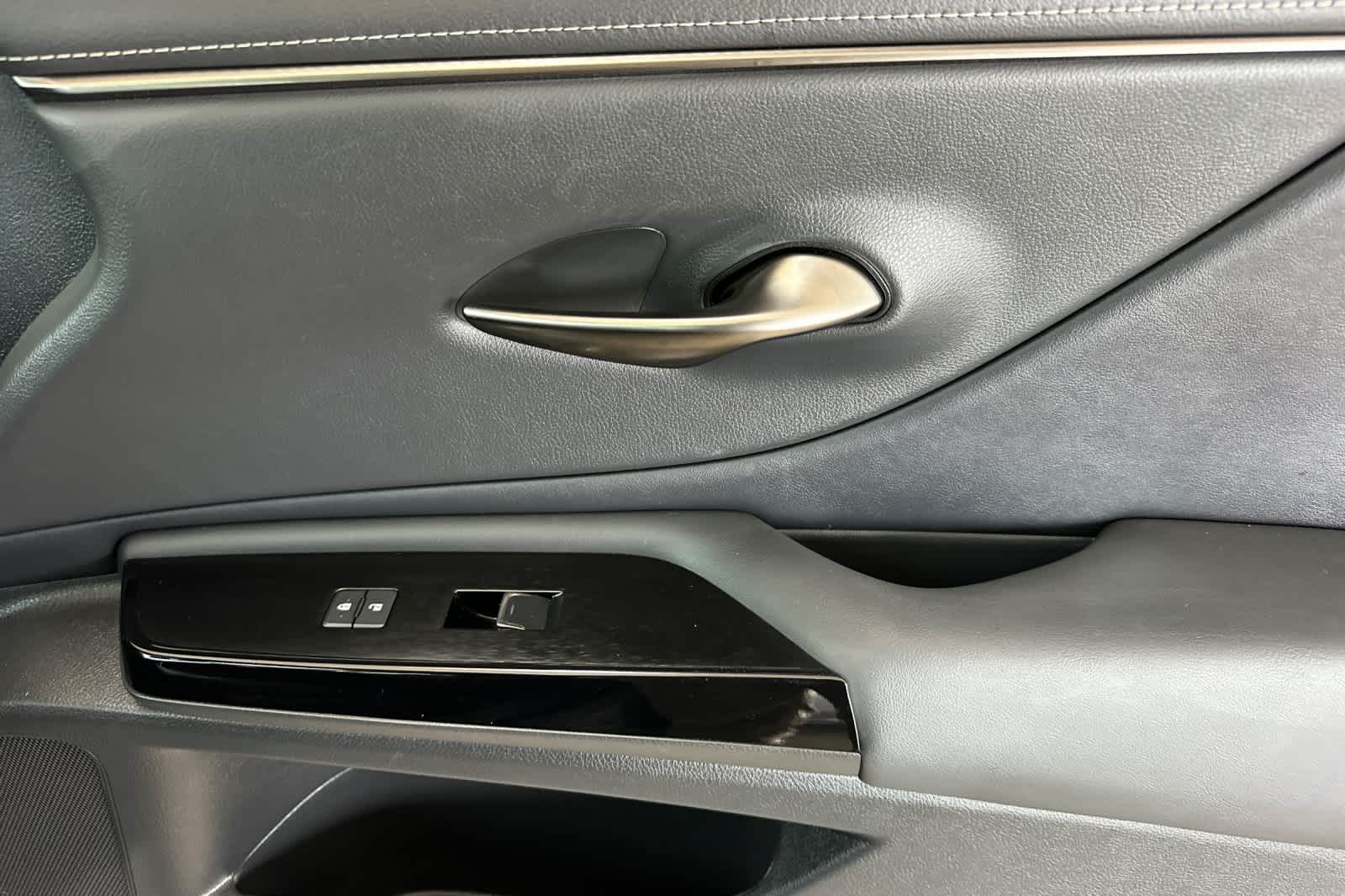 Thumbnail: 2023 Lexus ES - 18