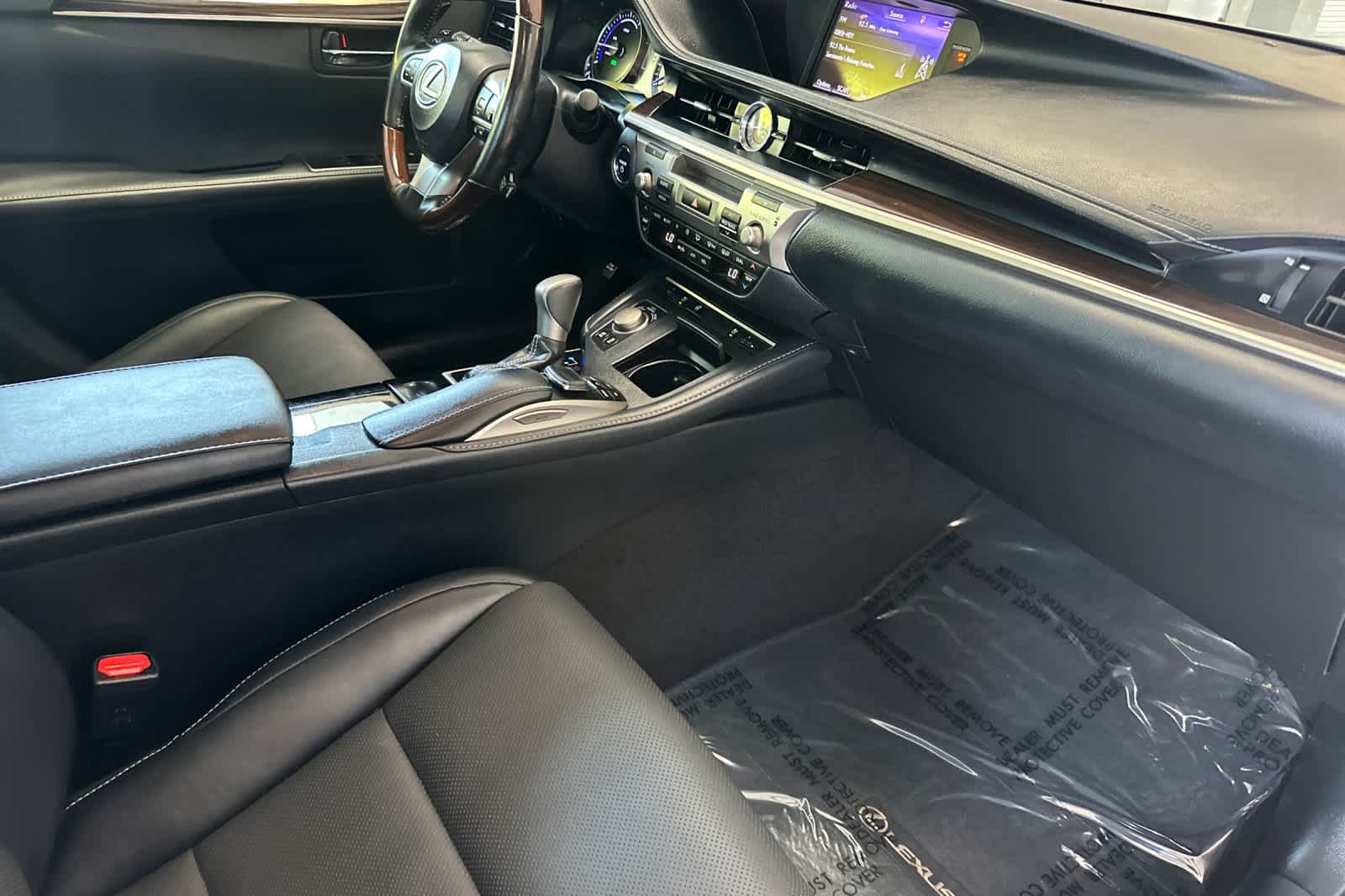 Thumbnail: 2018 Lexus ES - 16