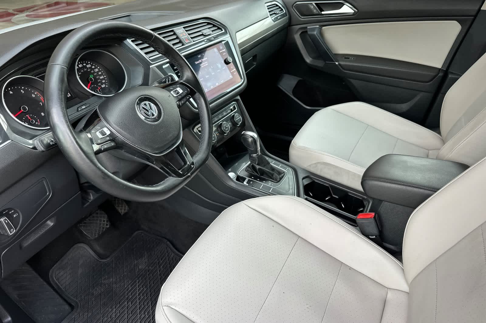 Thumbnail: 2018 Volkswagen Tiguan - 11