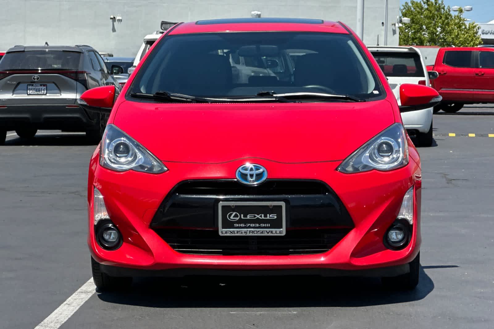 Thumbnail: 2015 Toyota Prius c - 10
