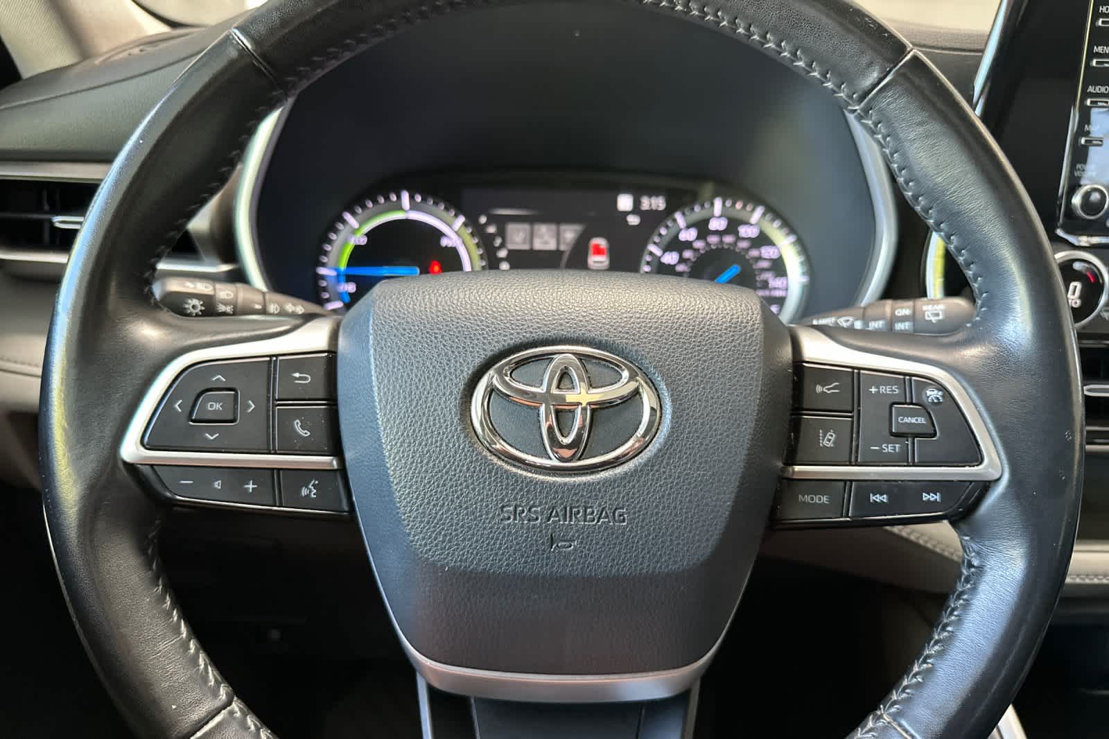 Thumbnail: 2022 Toyota Highlander - 25