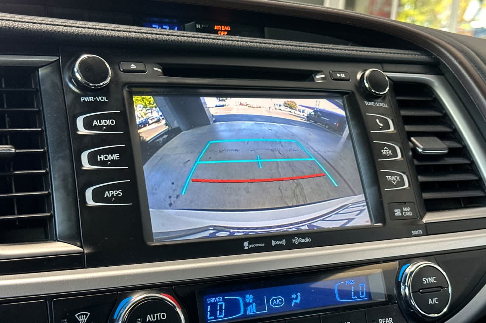 Thumbnail: 2018 Toyota Highlander - 21