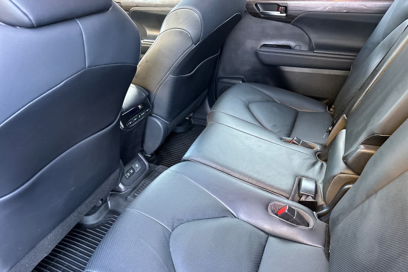 Thumbnail: 2021 Toyota Highlander - 4