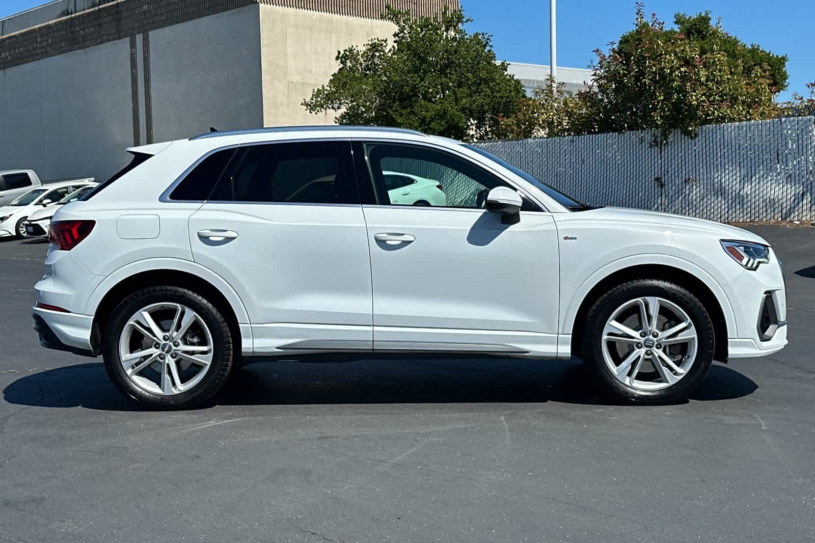 Thumbnail: 2020 Audi Q3 - 6