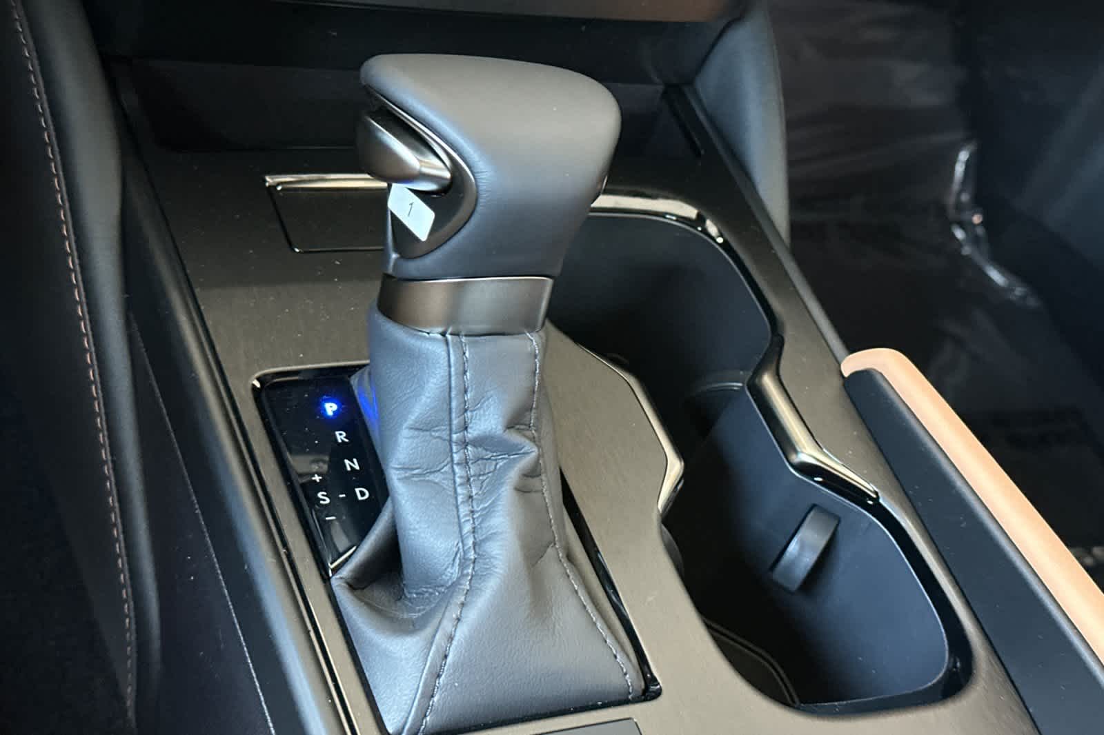 Thumbnail: 2025 Lexus ES - 22