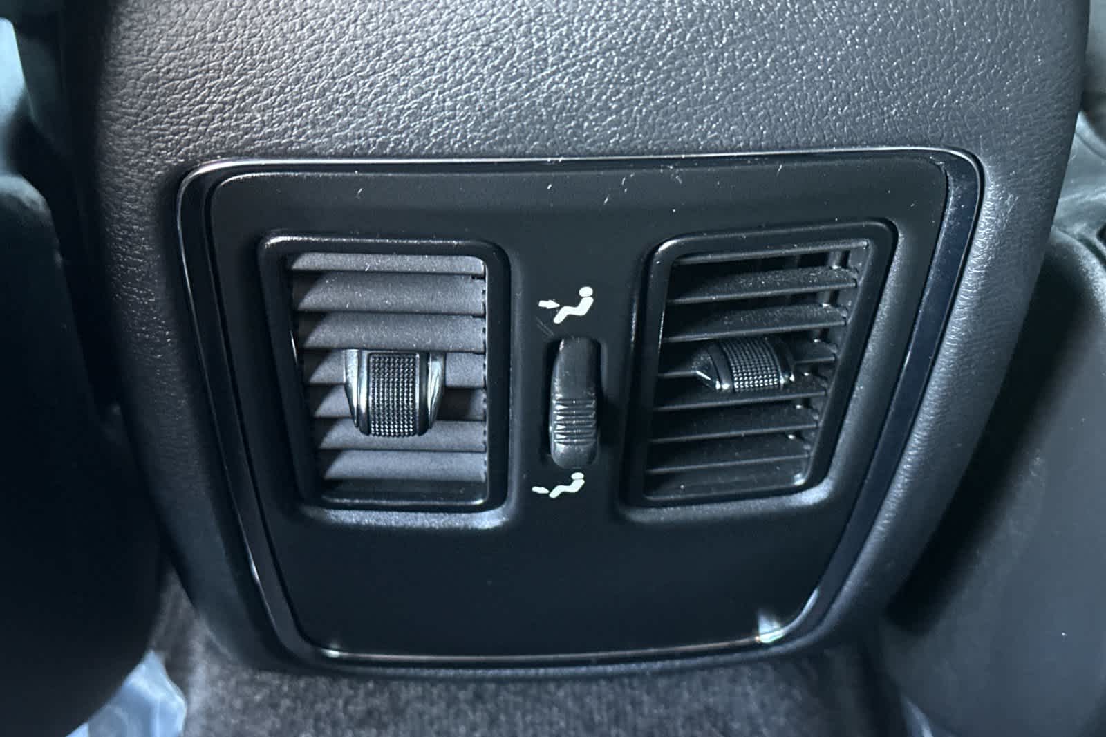 Thumbnail: 2017 Jeep Grand Cherokee - 14