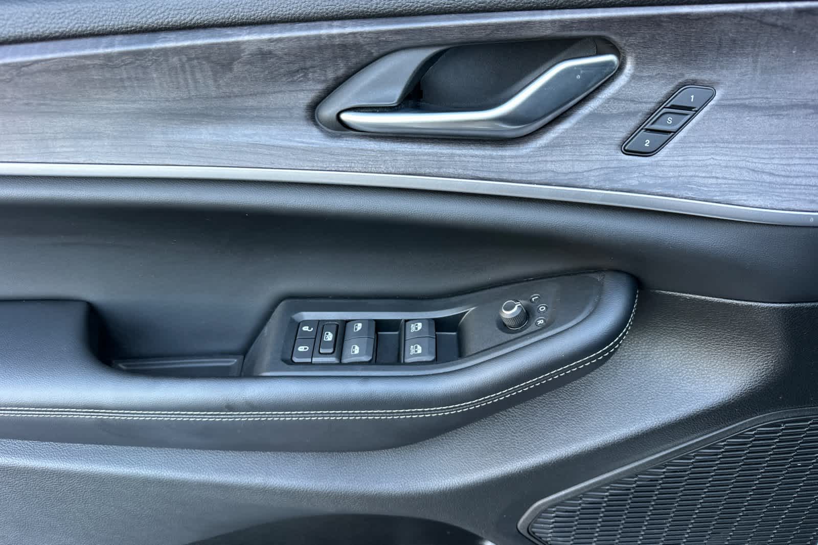 Thumbnail: 2024 Jeep Grand Cherokee - 12