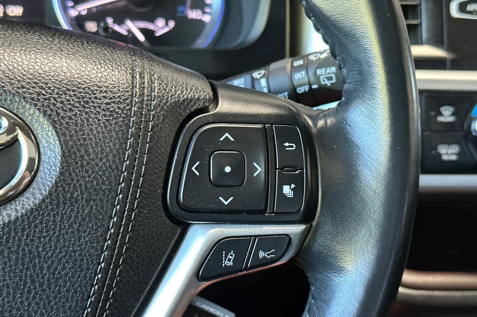 Thumbnail: 2018 Toyota Highlander - 27