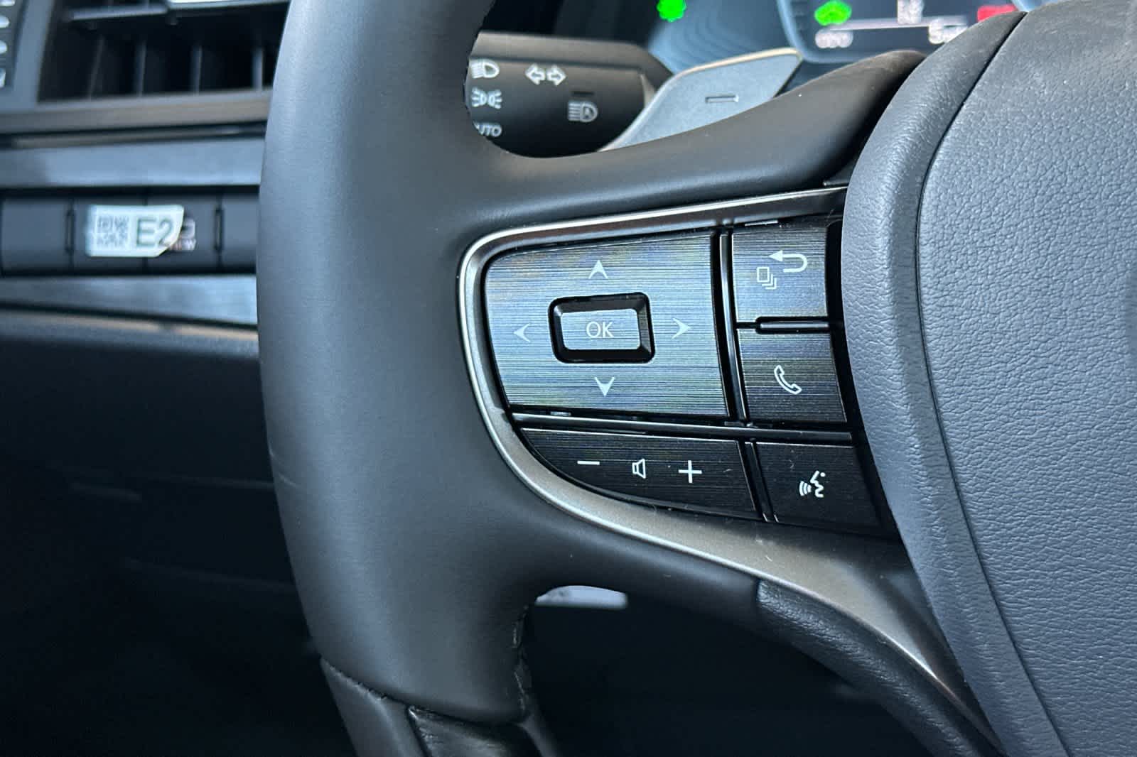 Thumbnail: 2025 Lexus ES - 26